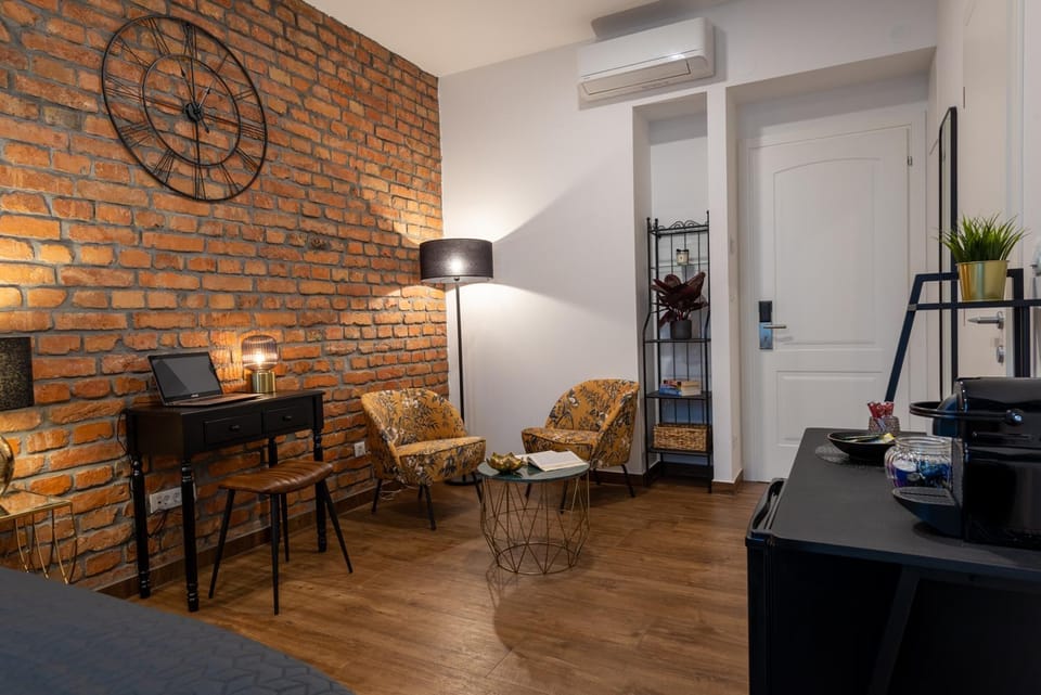 Coffee/tea facilities, Seating area, hair dresser