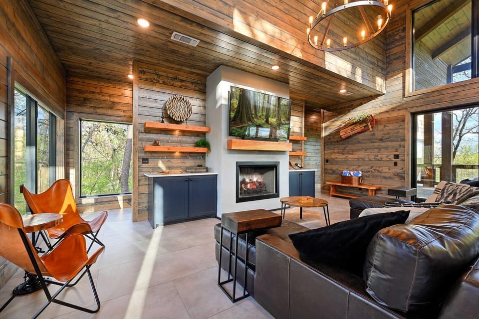 Secluded Creekside Cabin w/ Hot Tub & Fire Pit! Cabin in Oklahoma