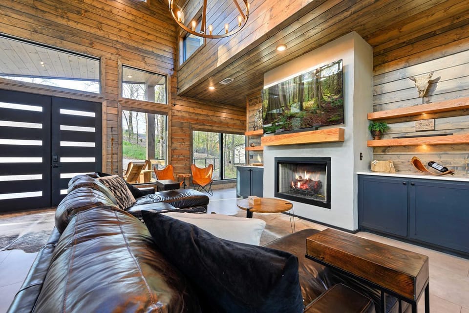 Secluded Creekside Cabin w/ Hot Tub & Fire Pit! Cabin in Oklahoma