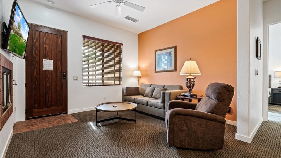CLR100 Private 1 Bedroom w Spacious Living Area Apartment in Indian Wells