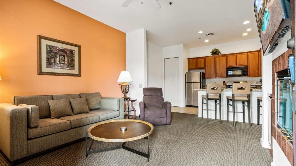 CLR100 Private 1 Bedroom w Spacious Living Area Apartment in Indian Wells