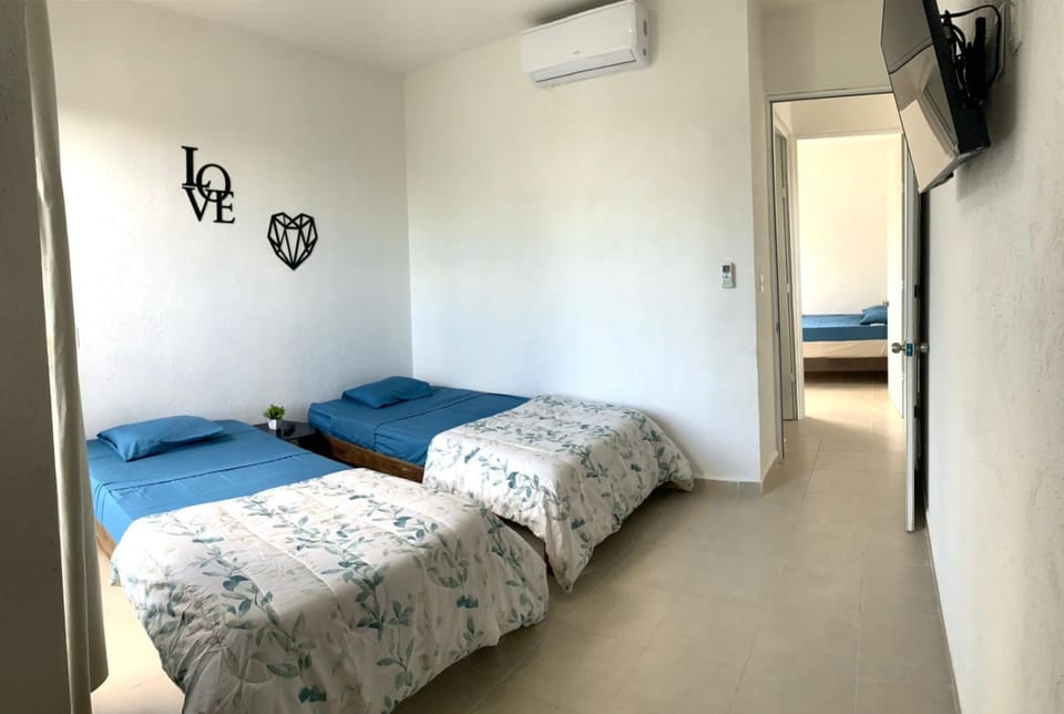 Bed, TV and multimedia, Photo of the whole room, Bedroom, air conditioner