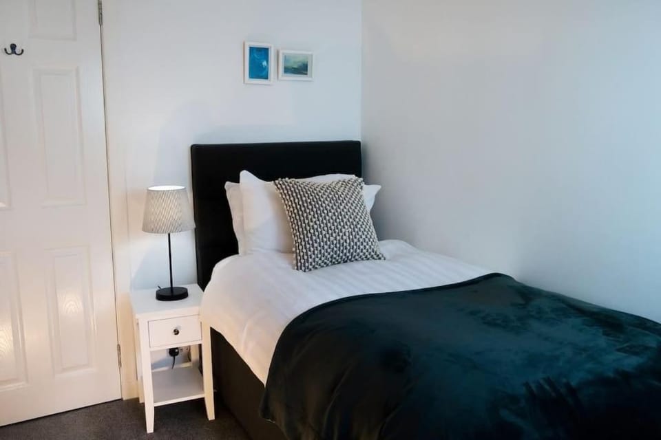 Central 2 bedroom luxury home close to River Ness House in Inverness