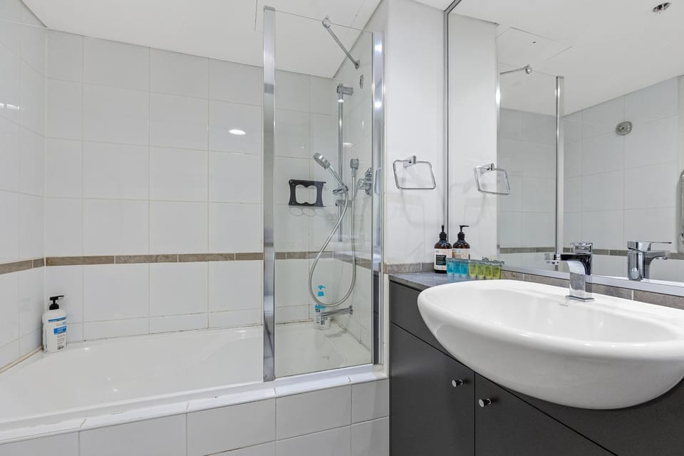 Shower, Toilet, Bathroom, Bath