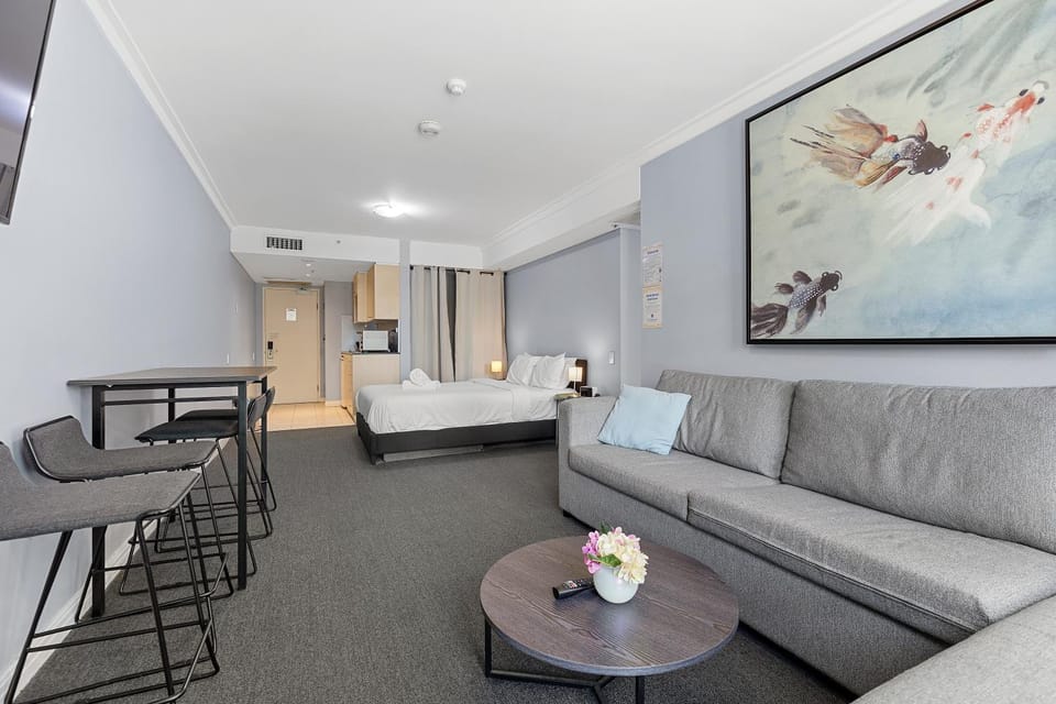 Bed, TV and multimedia, Living room, Dining area