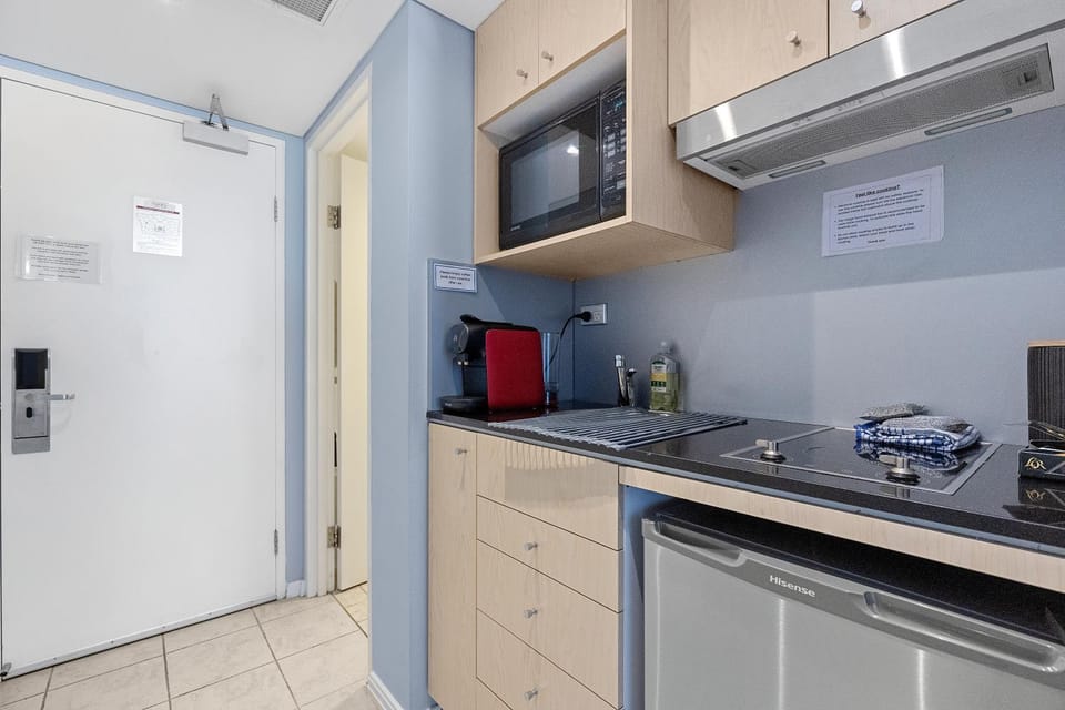 Coffee/tea facilities, minibar, stove, kitchen