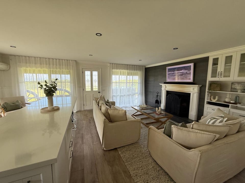 Sunny's Beach House in Apollo Bay with Jacuzzi House in Apollo Bay