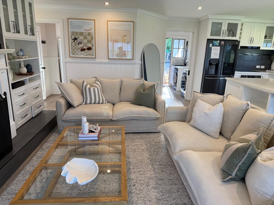 Sunny's Beach House in Apollo Bay with Jacuzzi House in Apollo Bay