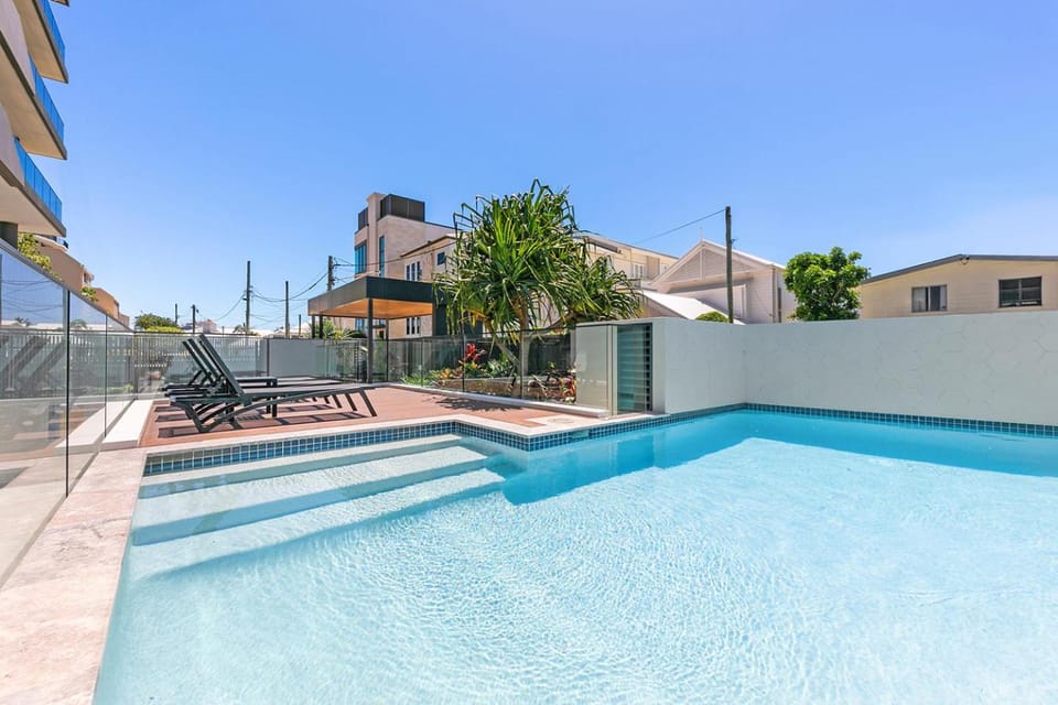 Swimming pool, sunbed