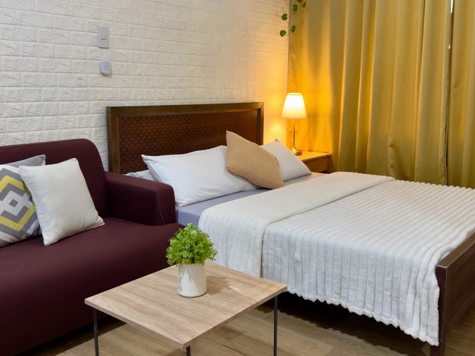 Bed, Living room