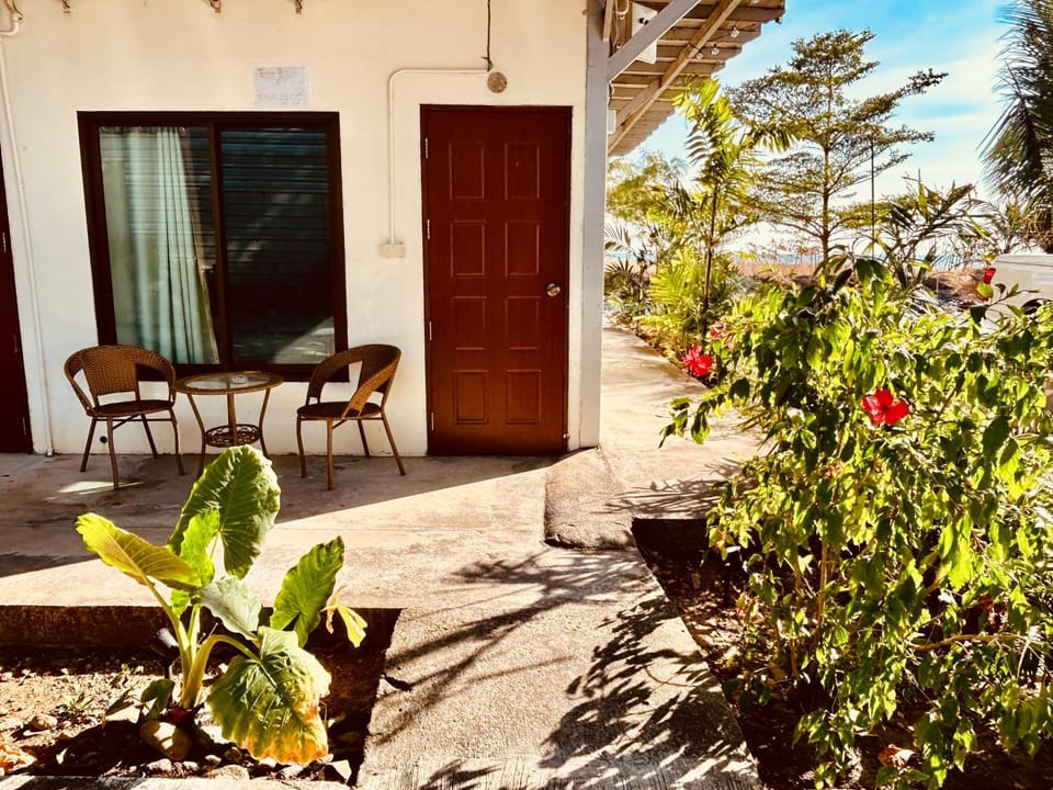 Tchin tchin Guesthouse Bed and Breakfast in Ko Chang