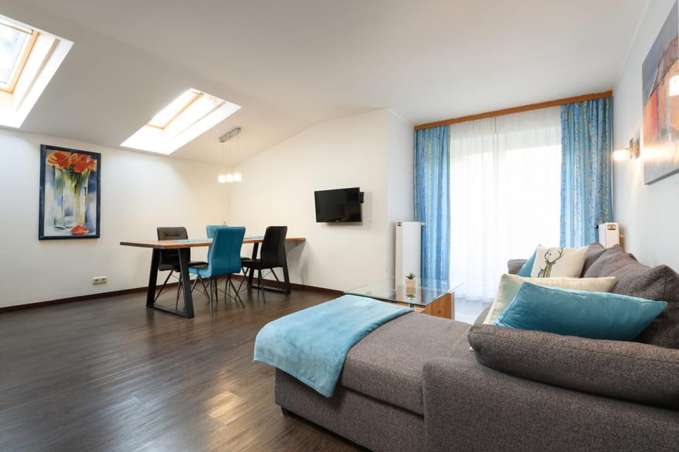 Communal lounge/ TV room, Living room, Seating area