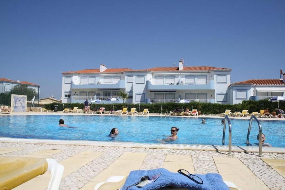 Pool view, Swimming pool, sunbed