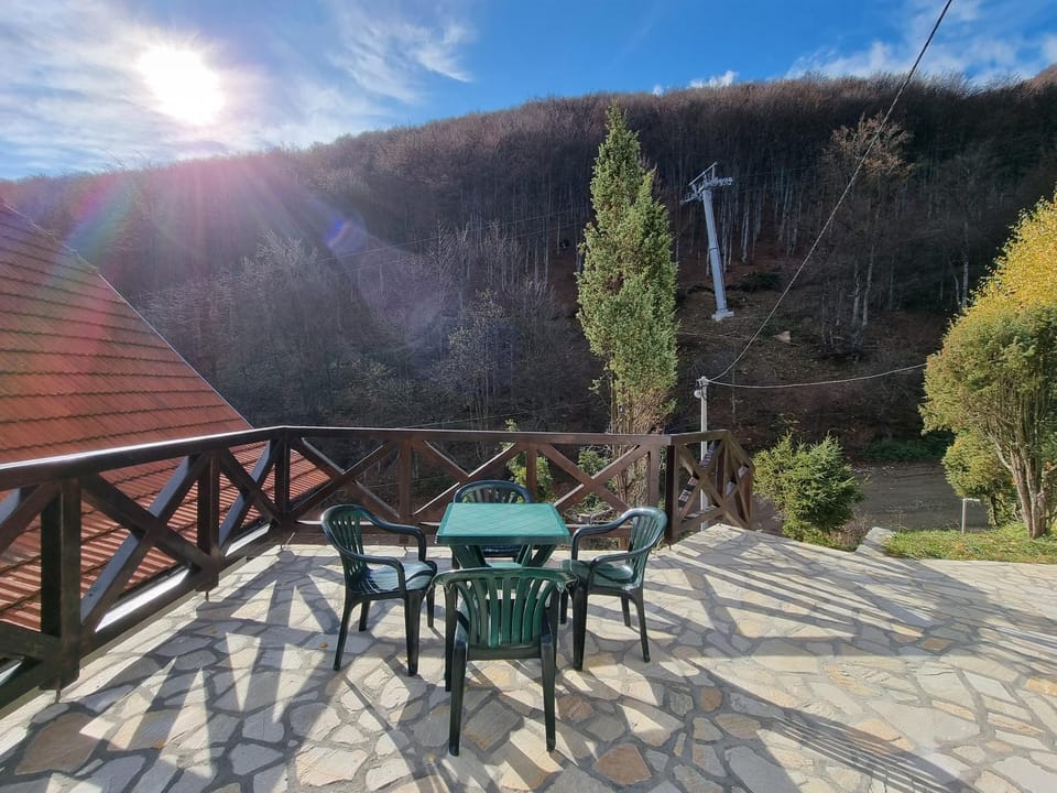 Patio, Day, Natural landscape, View (from property/room), Balcony/Terrace, Mountain view