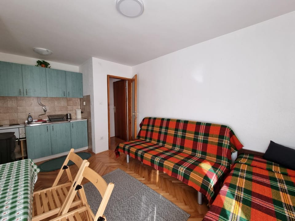 Kitchen or kitchenette, Living room