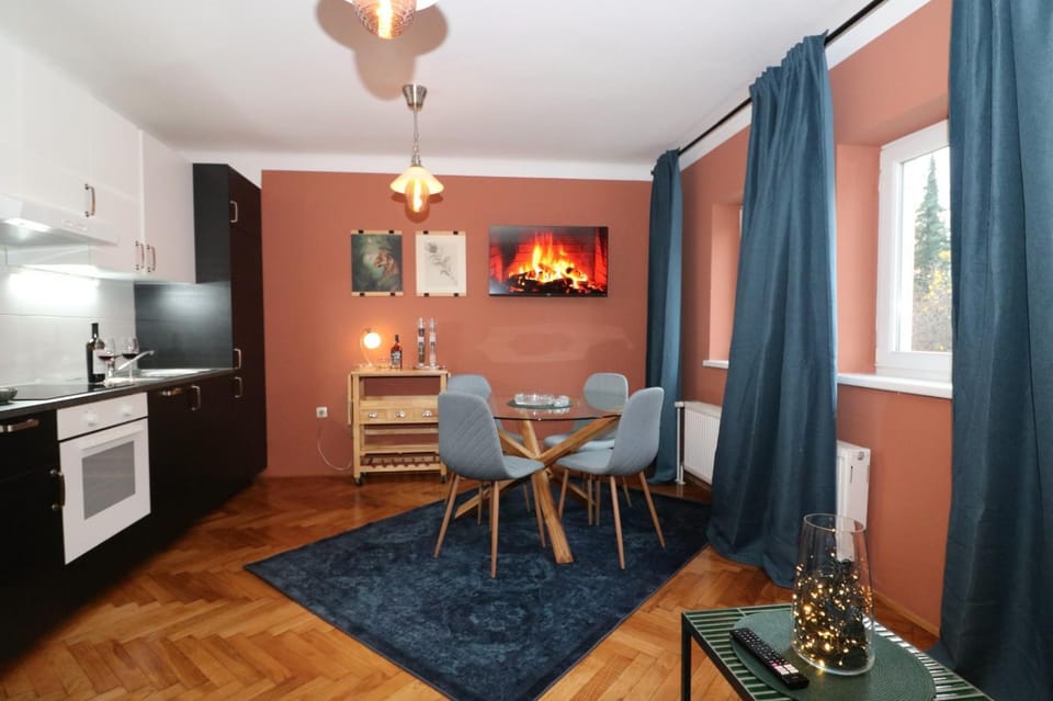 Kitchen or kitchenette, Seating area, Dining area, pet friendly