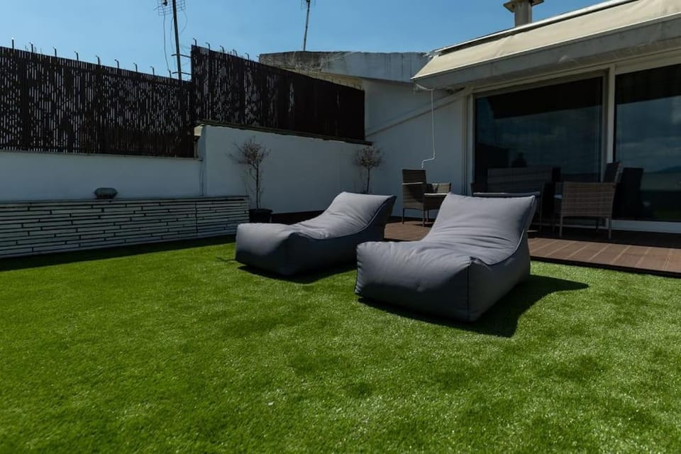 Patio, Spring, Day, Garden, Living room, Seating area, Garden view
