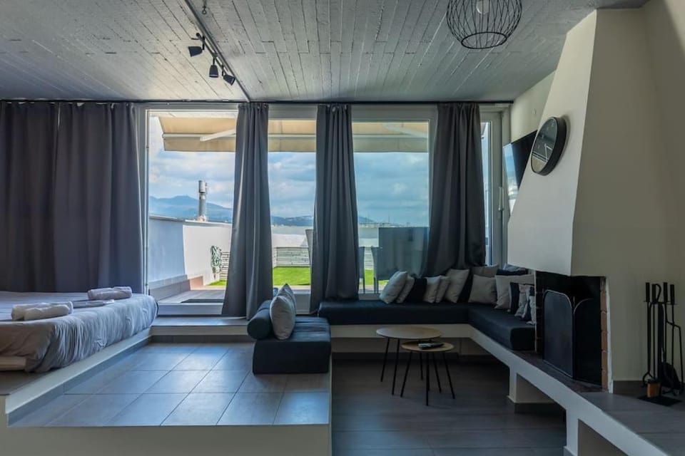 Bed, Natural landscape, Living room, Photo of the whole room, Seating area, Bedroom