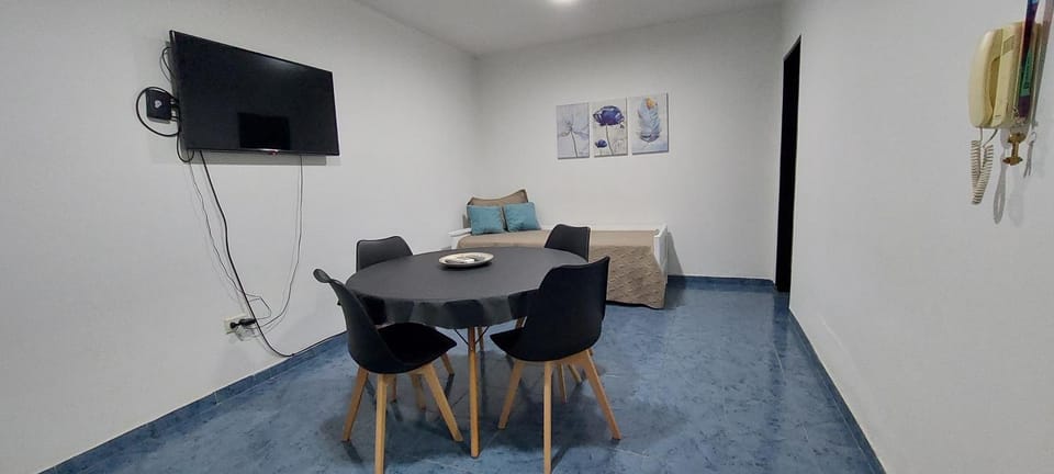 TV and multimedia, Seating area, Dining area