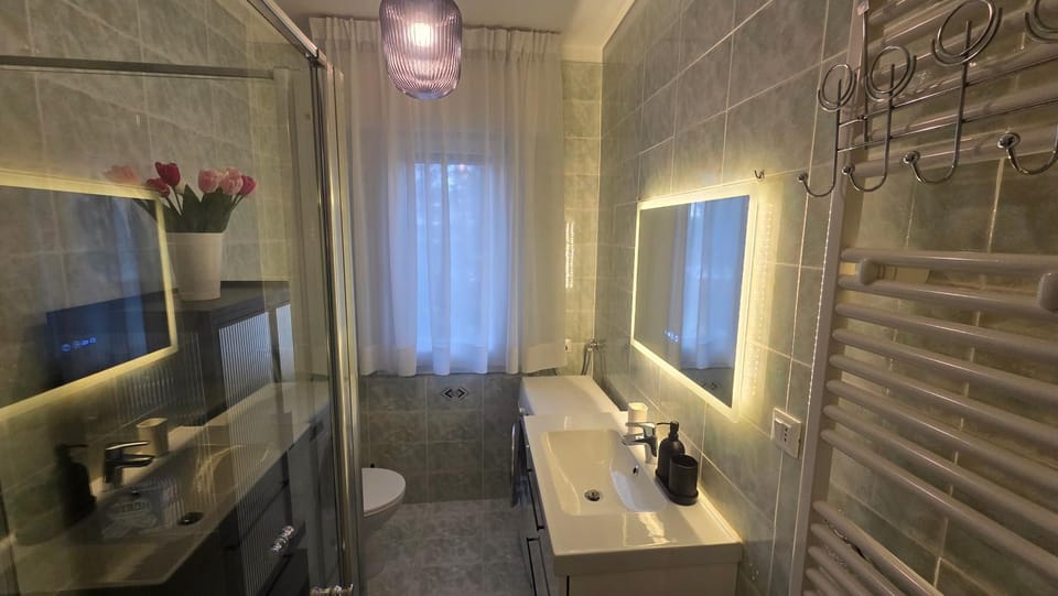 Shower, Bathroom, towels