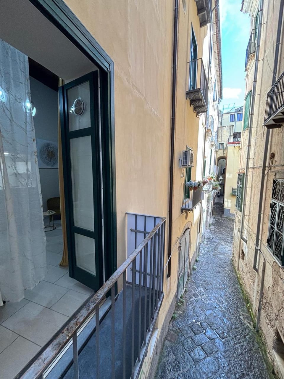 Property building, Day, Neighbourhood, Street view