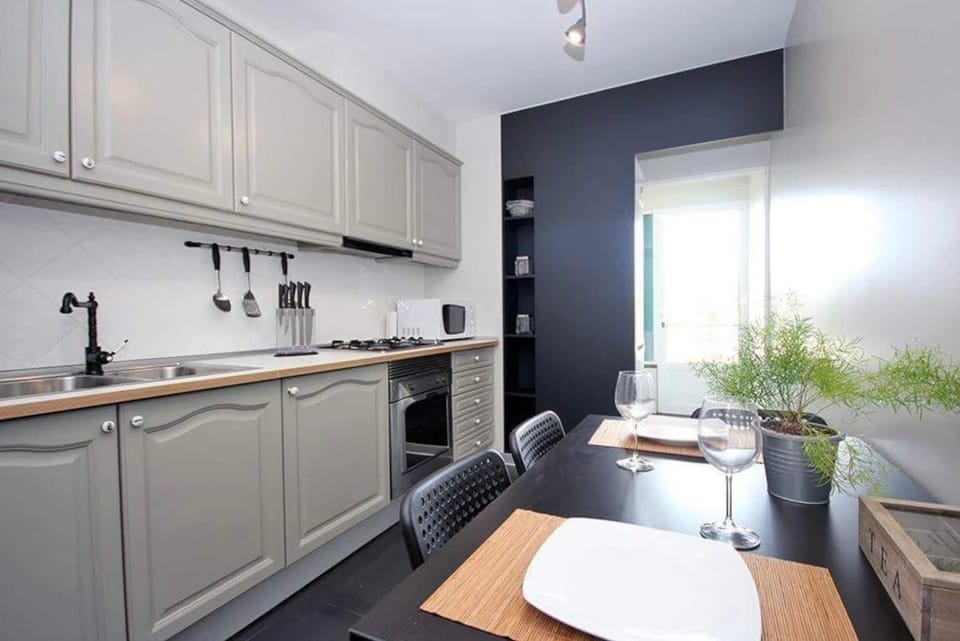 Kitchen or kitchenette, Dining area, minibar, pet friendly, stove