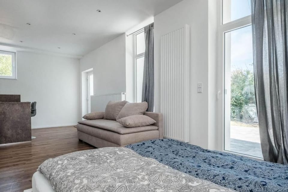 Bed, Seating area, Bedroom