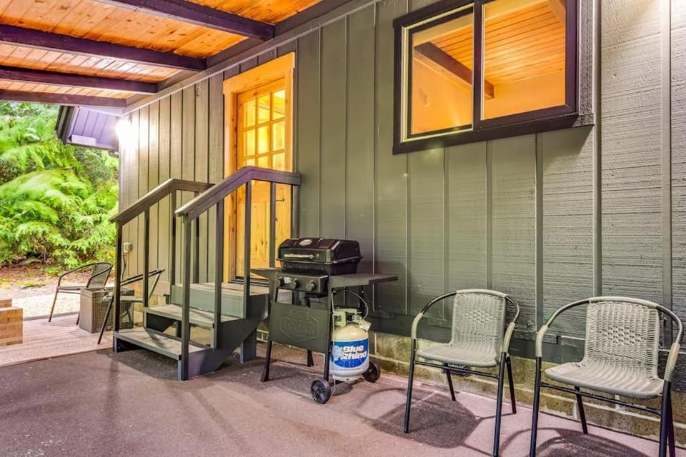 Alderbrook A-Frame House in Union