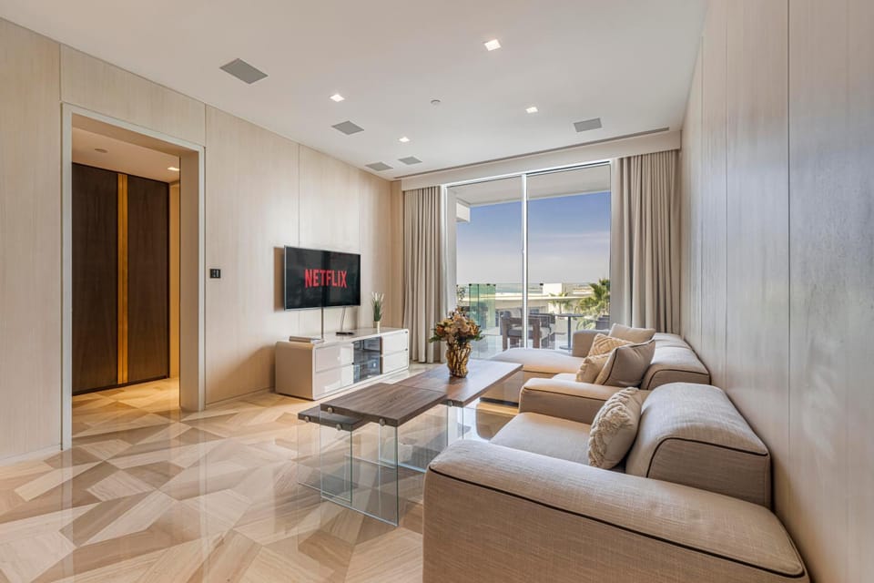 TV and multimedia, Living room, Seating area, Evening entertainment