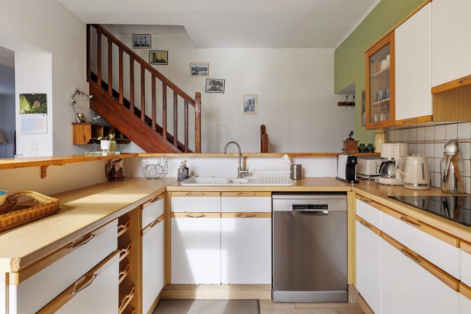 Property building, Kitchen or kitchenette, Living room