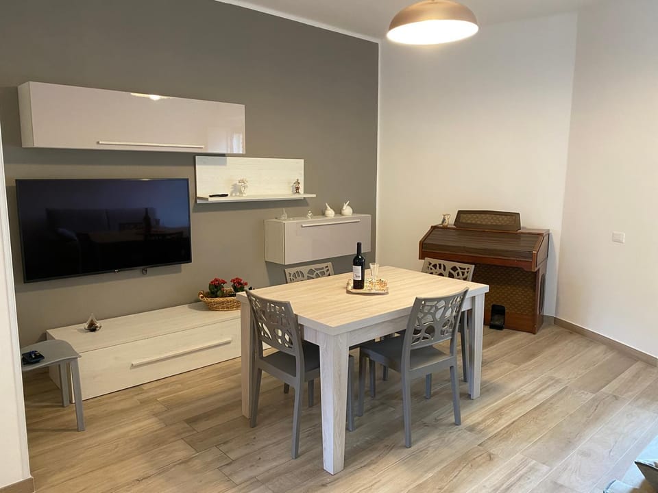 TV and multimedia, Living room, Dining area
