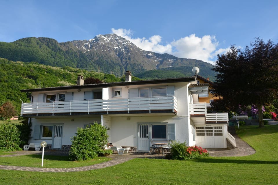 Casa del sole 4 Apartment in Colico
