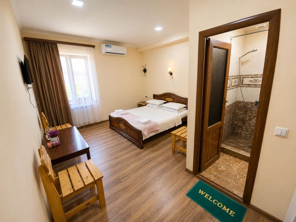 Bed, Photo of the whole room, Bedroom, air conditioner