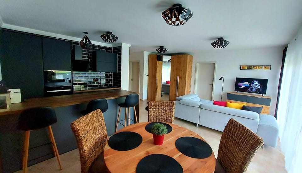 Kitchen or kitchenette, Living room