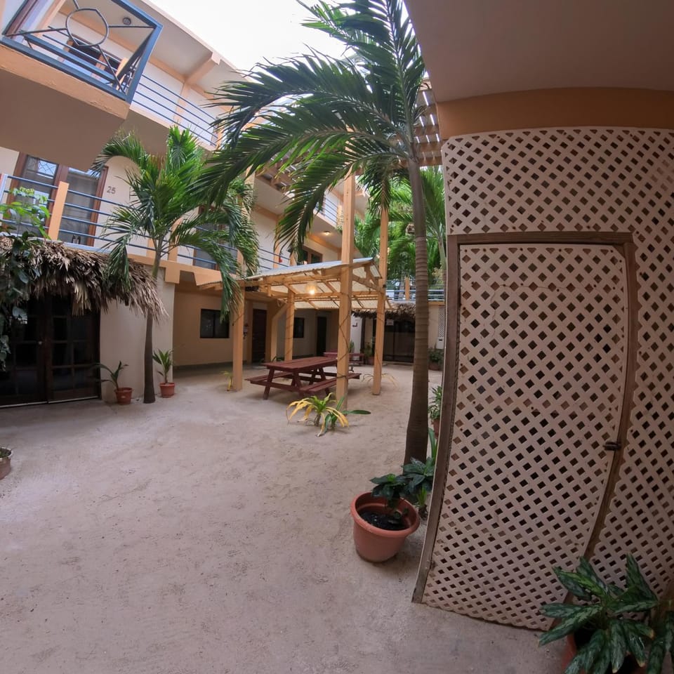 Beach Club Budget Rooms at Popeyes Caye Caulker Apartment hotel in Belize District