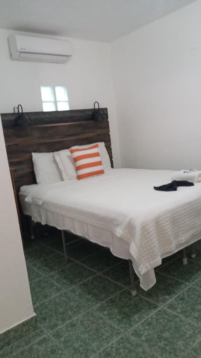 Beach Club Budget Rooms at Popeyes Caye Caulker Apartment hotel in Belize District