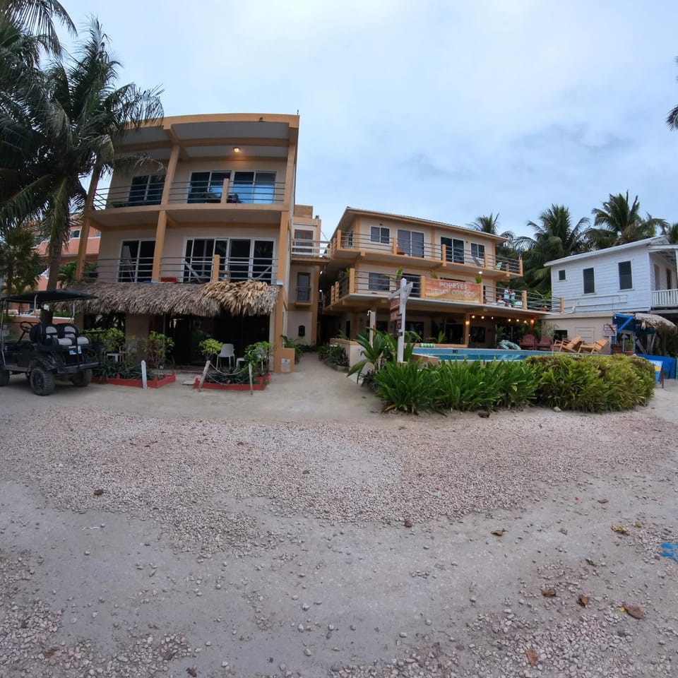 Beach Club Budget Rooms at Popeyes Caye Caulker Apartment hotel in Belize District