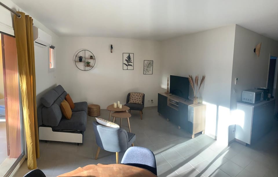 Communal lounge/ TV room