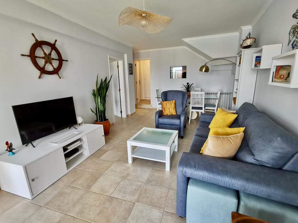 Natural landscape, TV and multimedia, Living room, City view, City view, Landmark view, Landmark view, Sea view, Sea view, Swimming pool, heating, internet, sunbed, sunbed