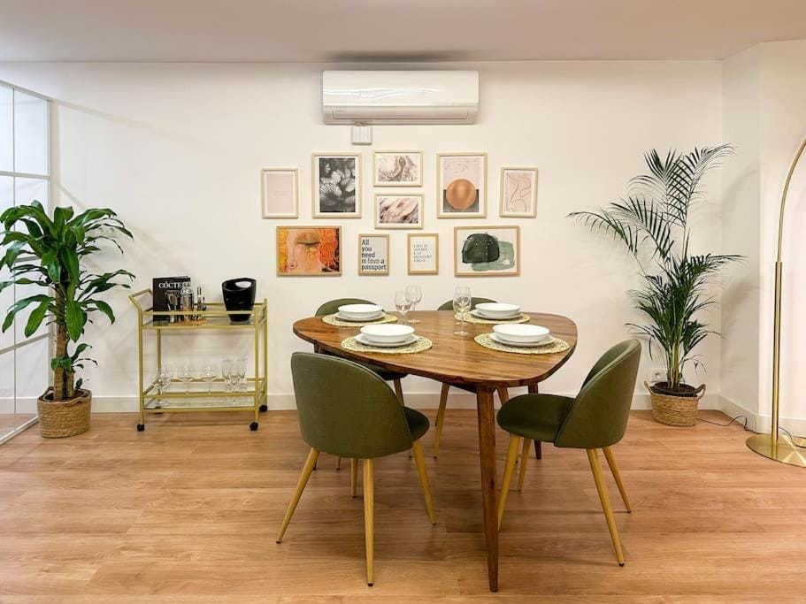 Seating area, Dining area, air conditioner