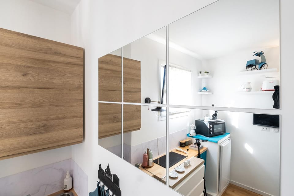 Kitchen or kitchenette