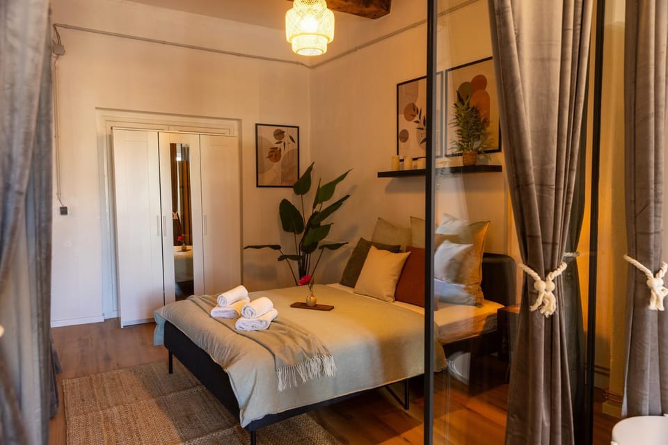Bed, Bedroom, towels, wardrobe