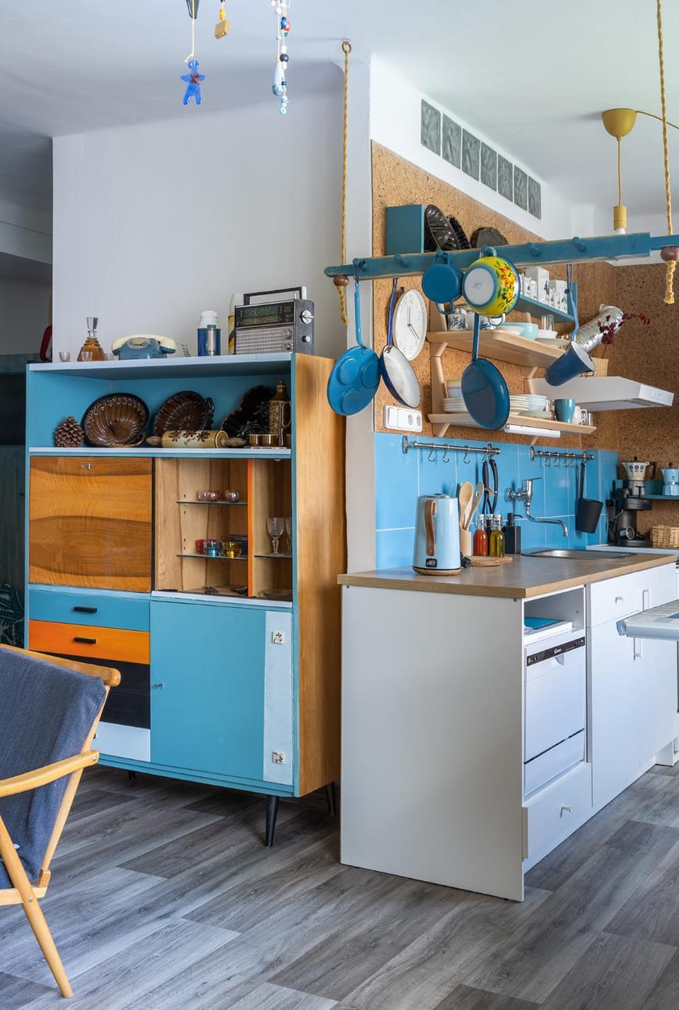 Kitchen or kitchenette, dishwasher