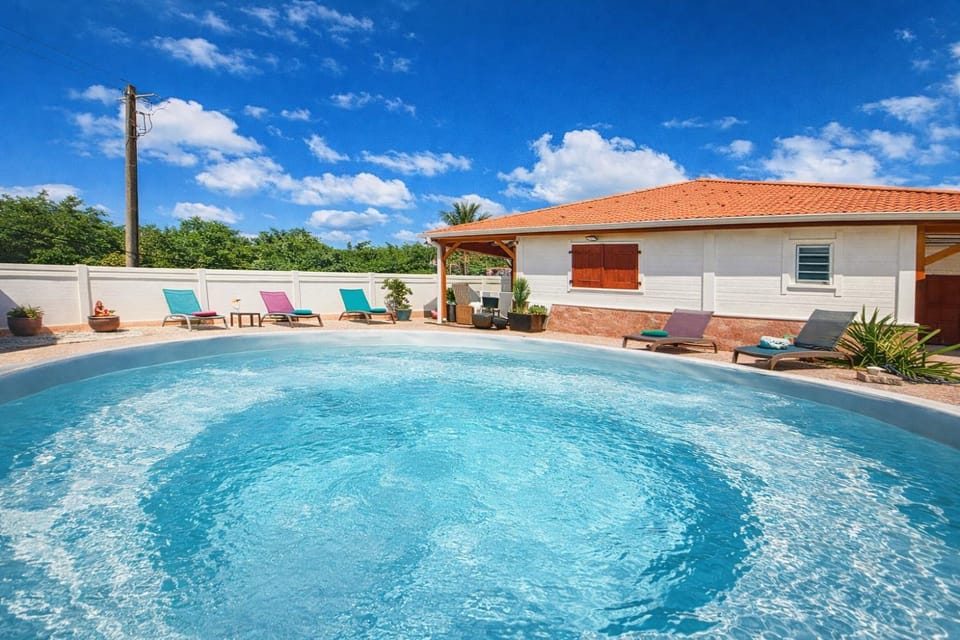 Day, Natural landscape, Pool view, Swimming pool, sunbed