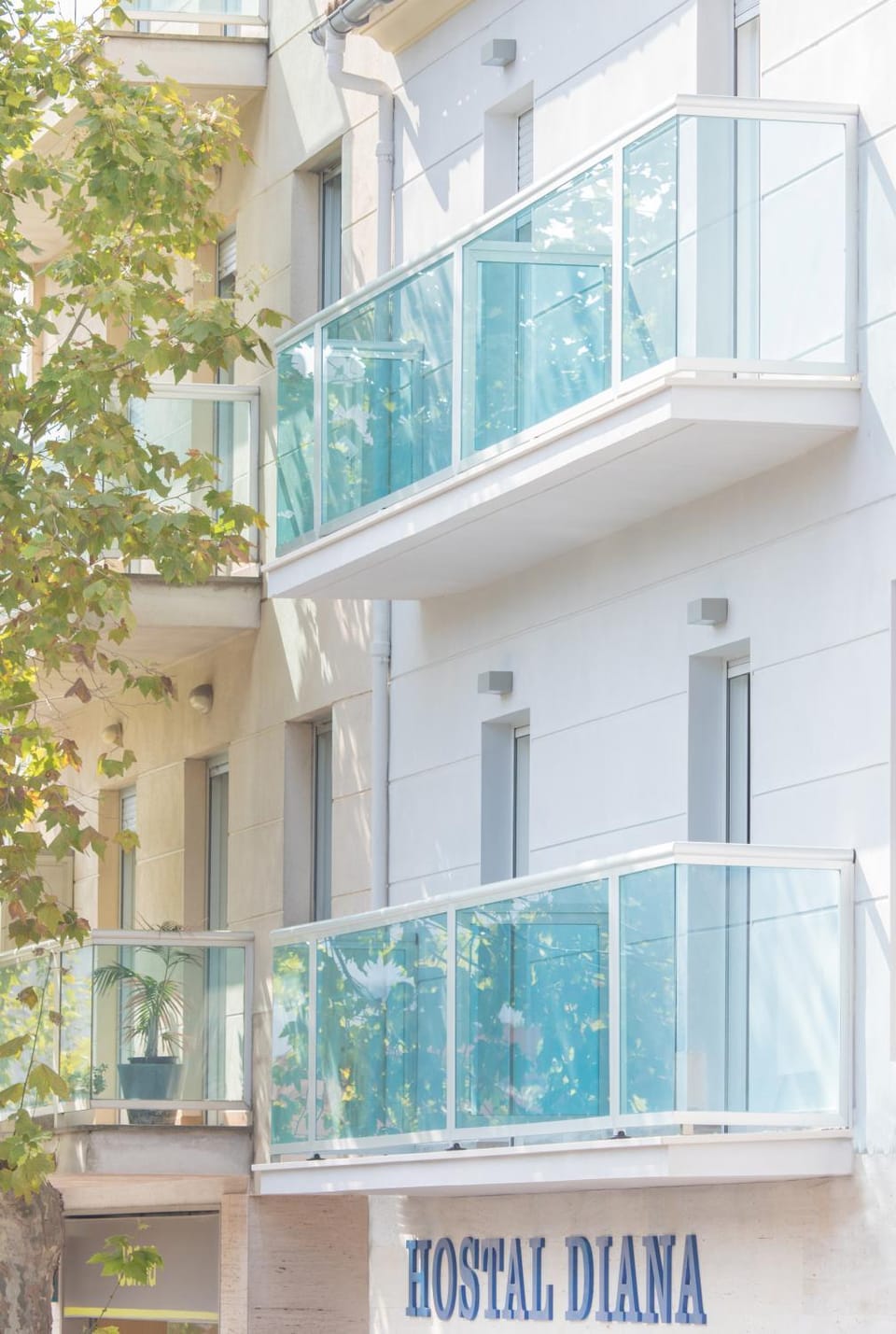 Property building, Facade/entrance, Balcony/Terrace, Decorative detail