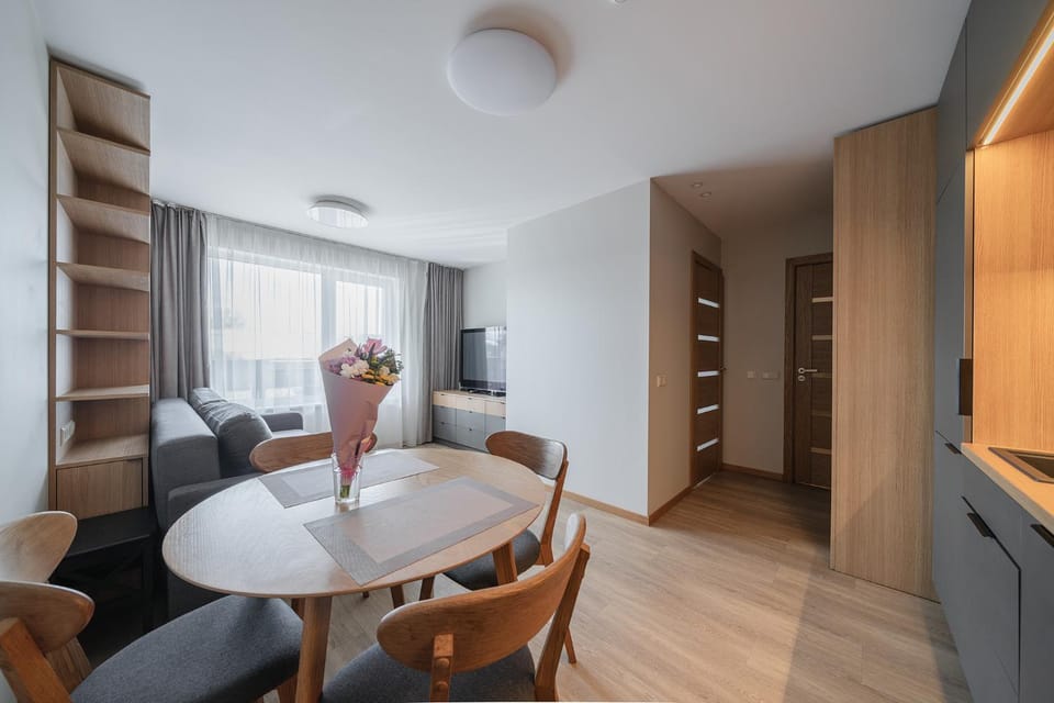 TV and multimedia, Living room, Seating area, Dining area