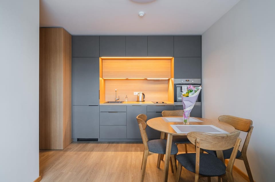 Kitchen or kitchenette, Dining area