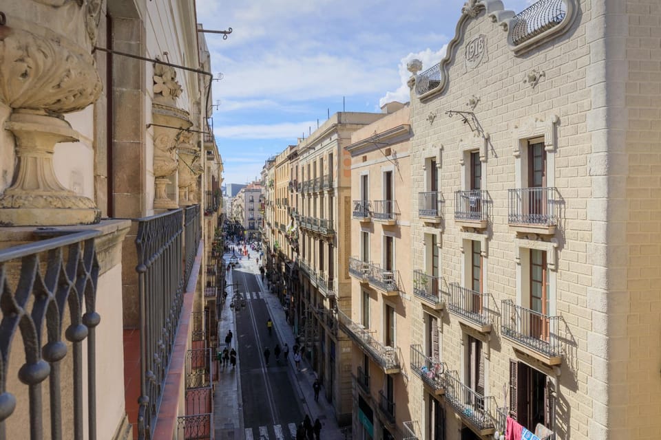 Property building, Balcony/Terrace, Balcony/Terrace, City view, Street view, Location