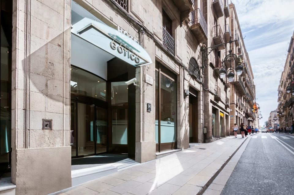 Property building, Facade/entrance, Location