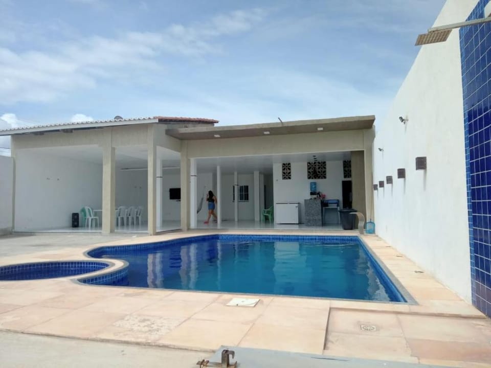 Casa com Piscina, hidromassagem e churrasqueira. House in State of Ceará